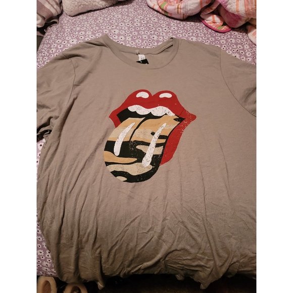 Tops - T shirt